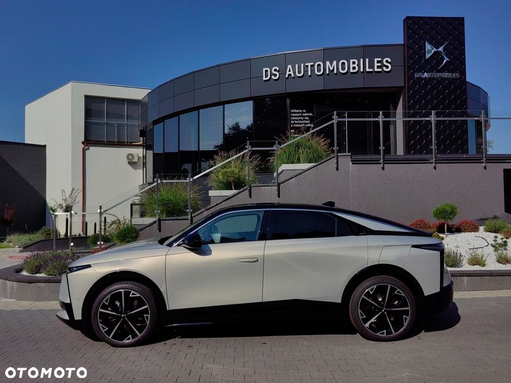 DS Automobiles N°8 - 4