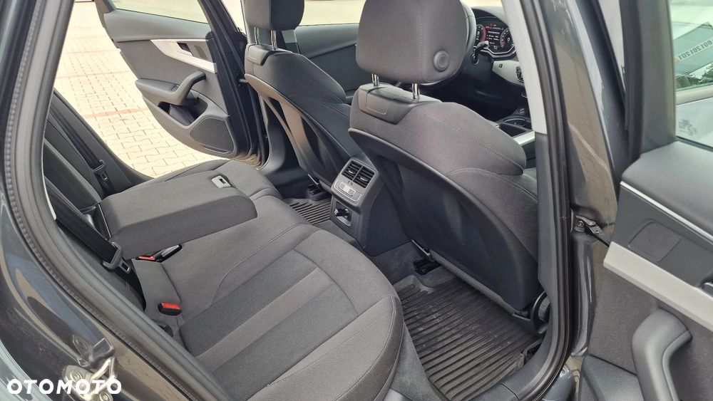 Audi A4 Limousine 35 TFSI mHEV Advanced S tronic - 12