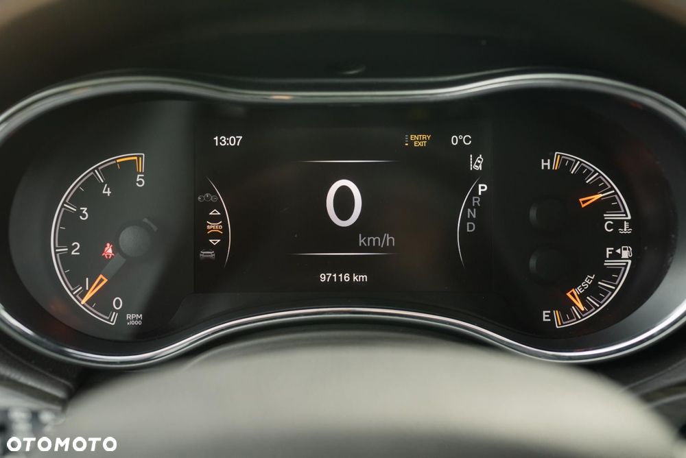 Jeep Grand Cherokee - 30