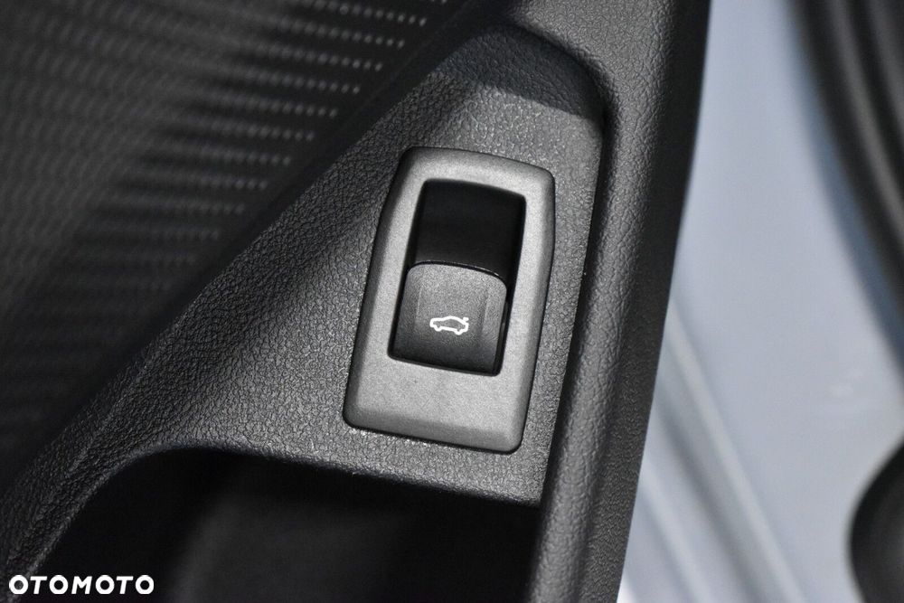 BMW Seria 3 320d xDrive mHEV sport - 9