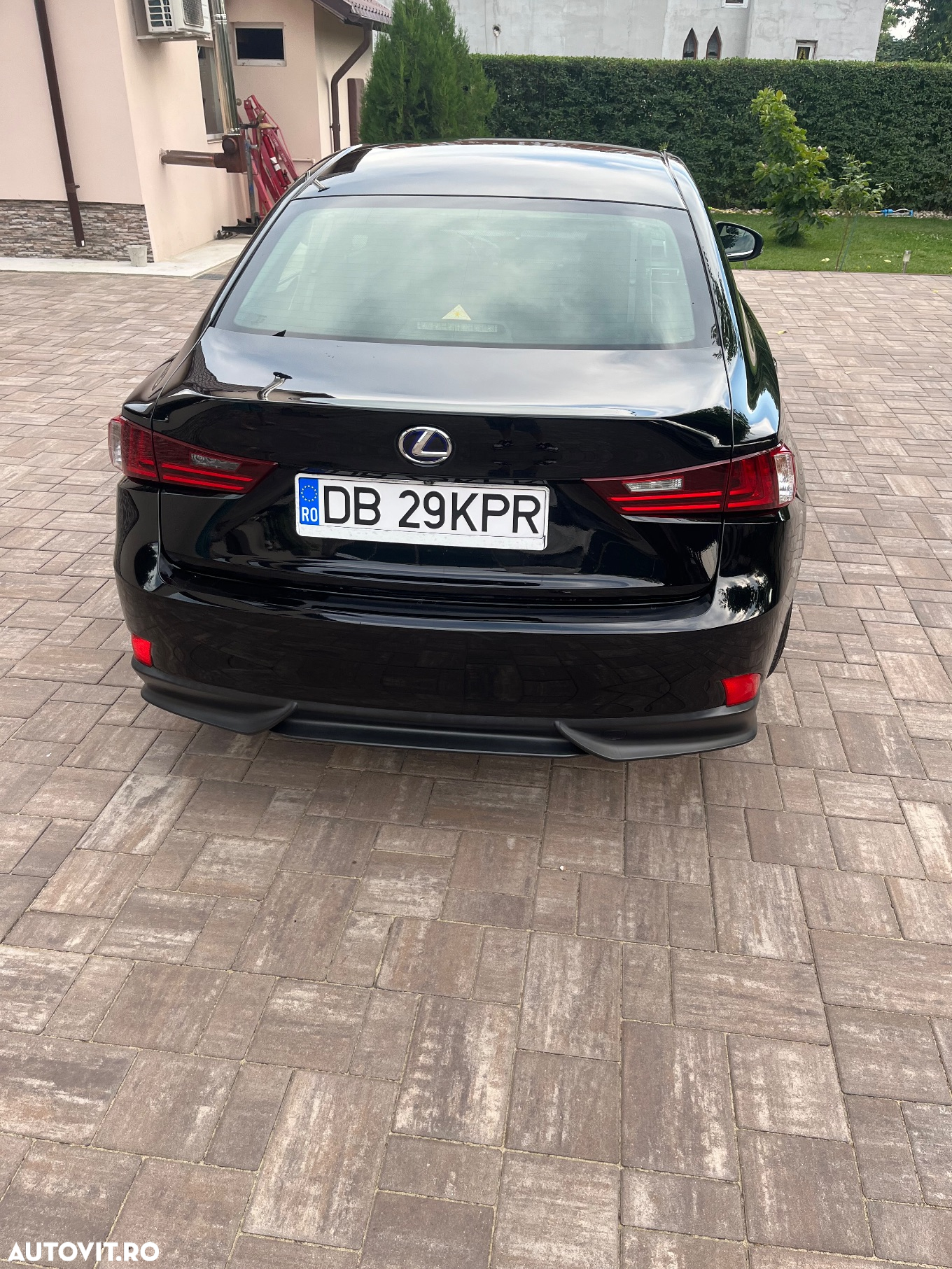 Lexus Seria IS 300h - 5