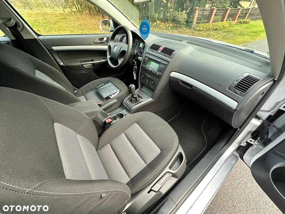 Skoda Octavia 1.6 Ambiente - 25