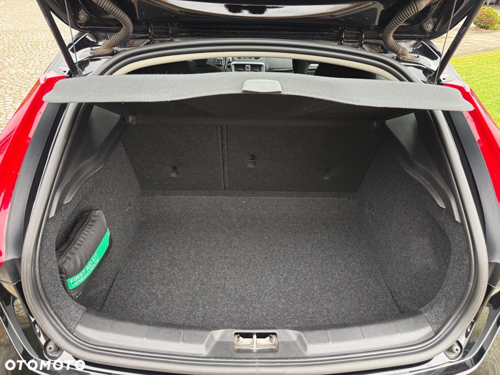 Volvo V40 T2 Momentum - 22