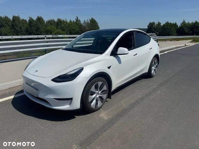 Tesla Y Long Range AWD - 3