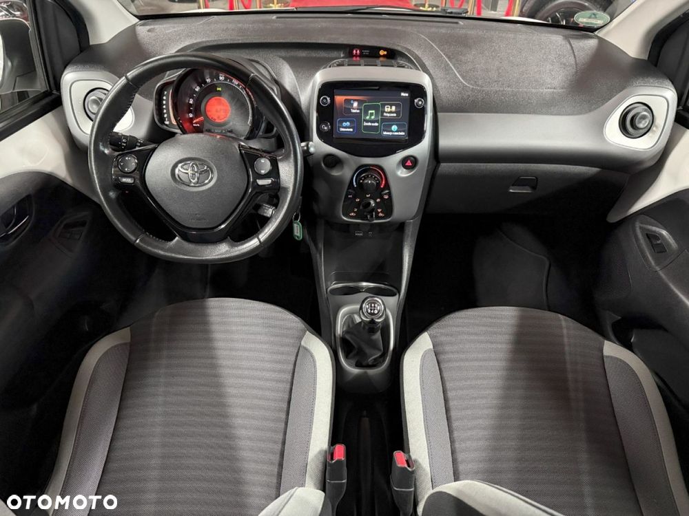 Toyota Aygo x-play connect - 8