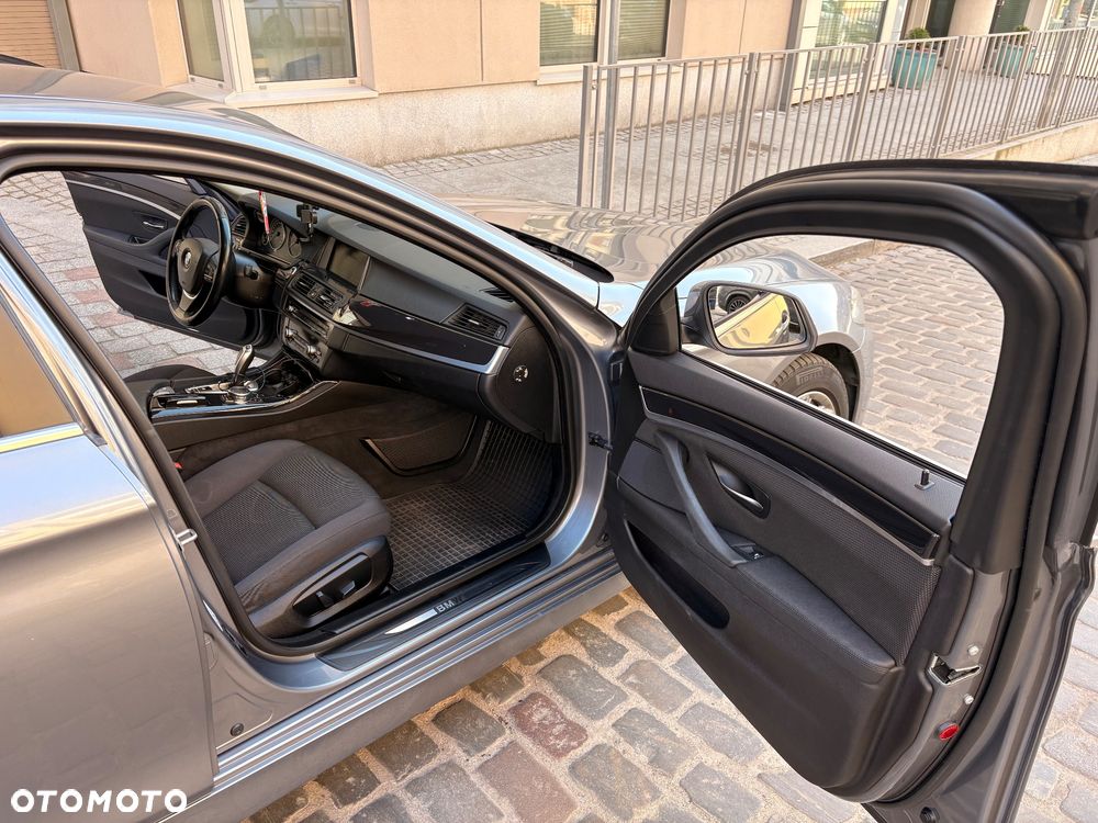 BMW Seria 5 520d xDrive - 7