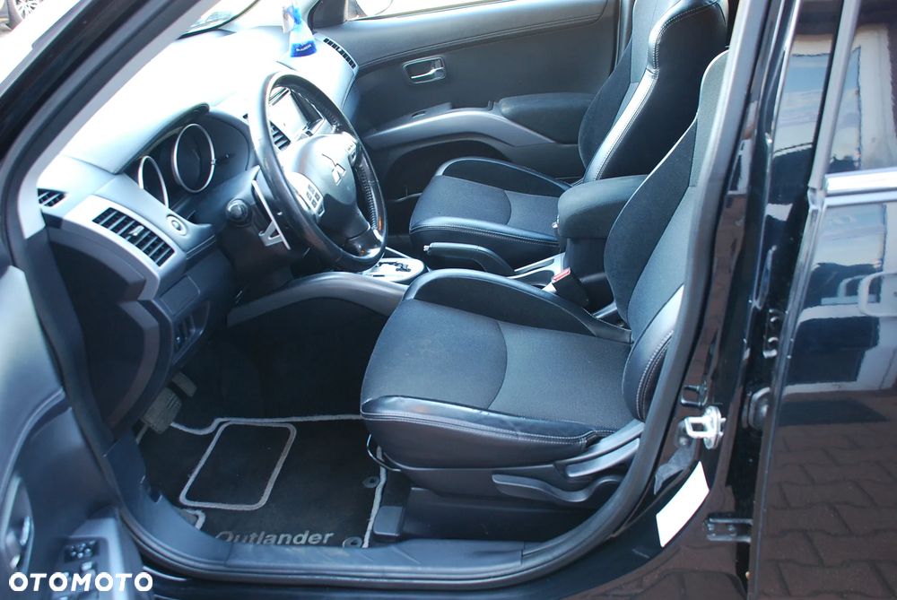Mitsubishi Outlander 2.0 Intense NAVI 2WD EU5 CVT - 17