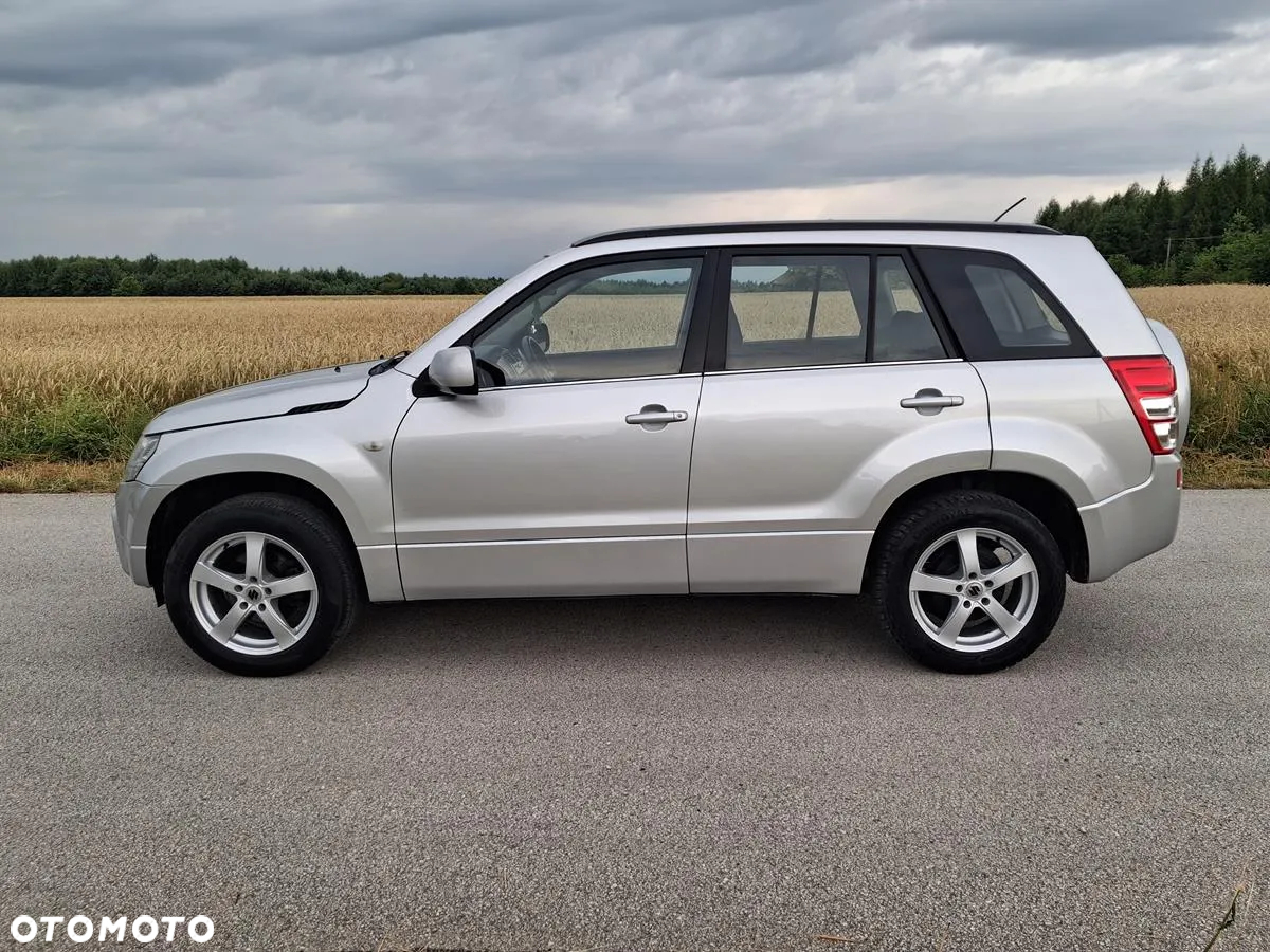 Suzuki Grand Vitara 2.0 Comfort + - 7