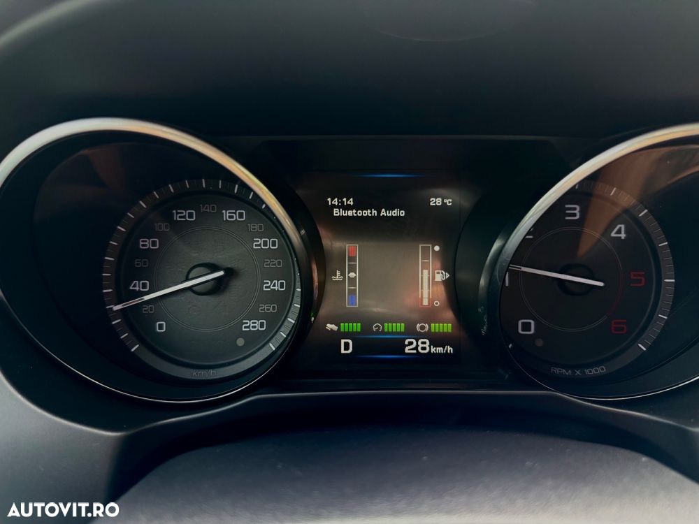 Jaguar XE 2.0 R-Sport - 12