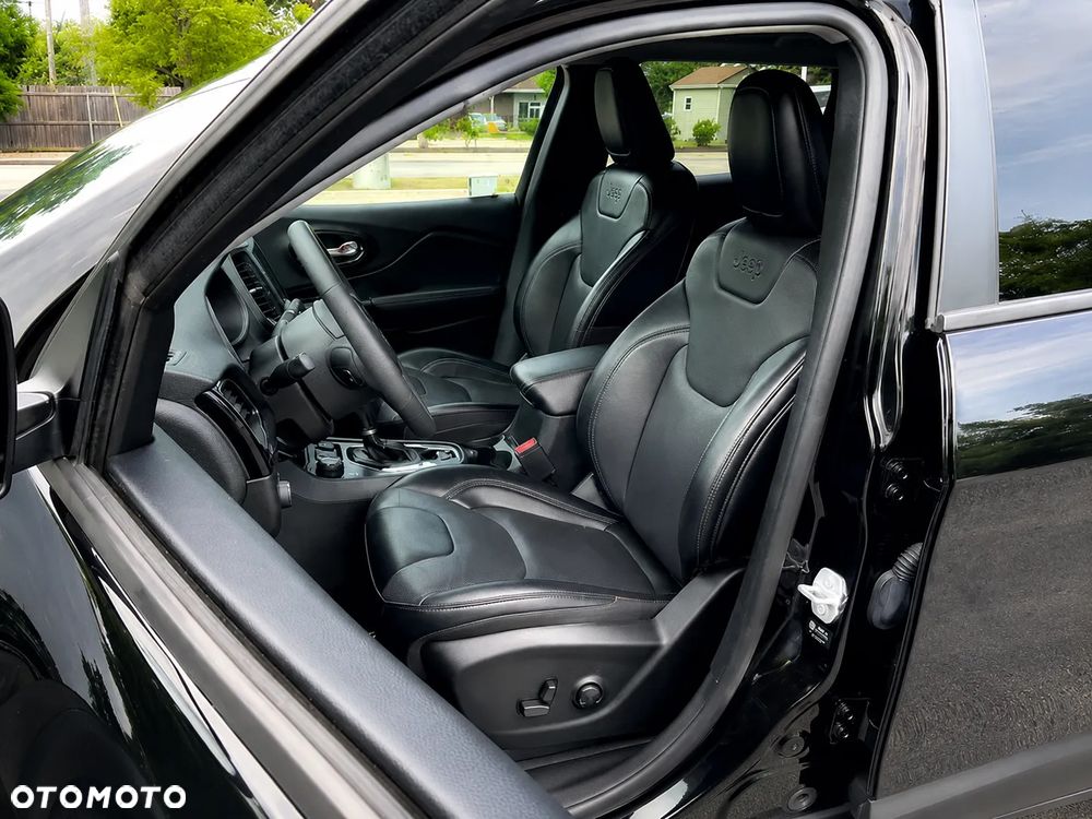 Jeep Cherokee - 13