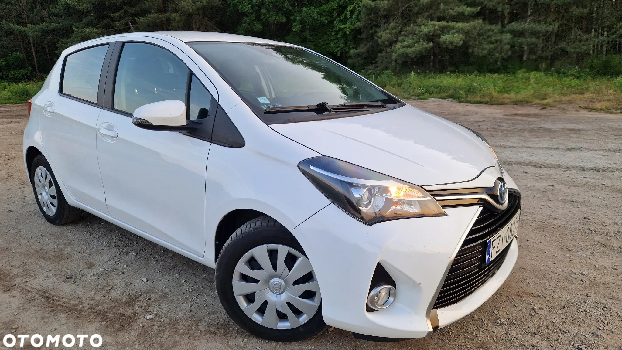 Toyota Yaris Hybrid 100 Business Edition - 13