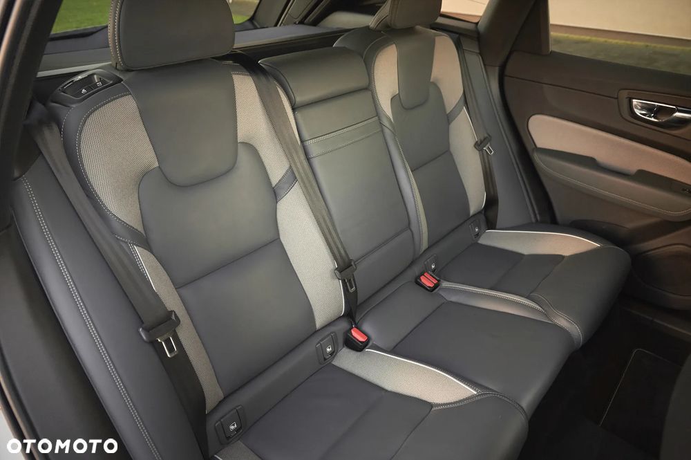 Volvo XC 60 D4 R-Design - 27