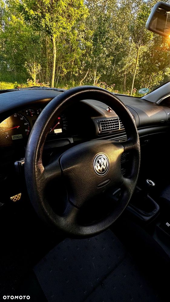 Volkswagen Passat 1.6 - 20