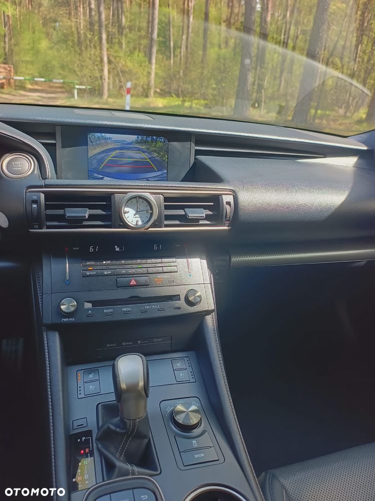 Lexus RC 200t SPORT - 17