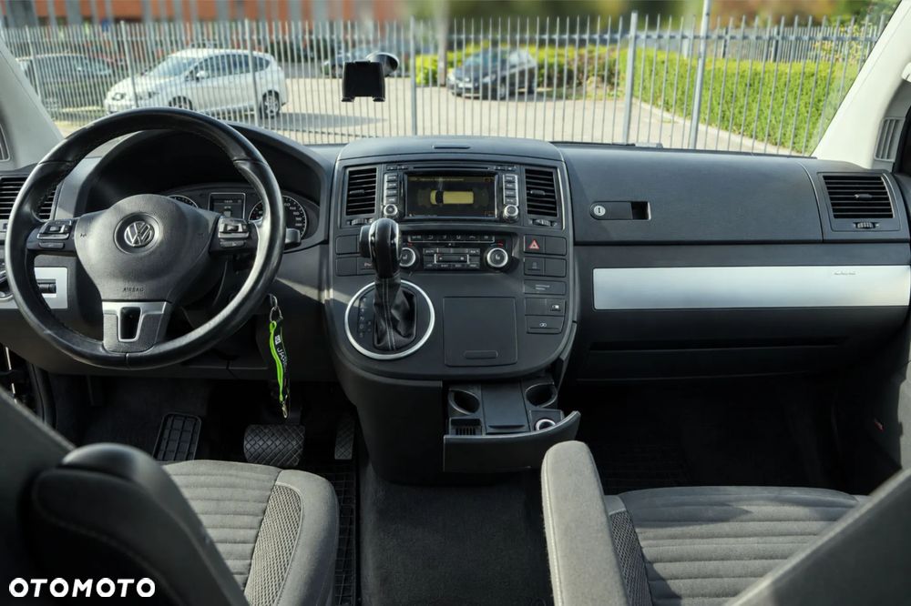 Volkswagen Multivan - 17