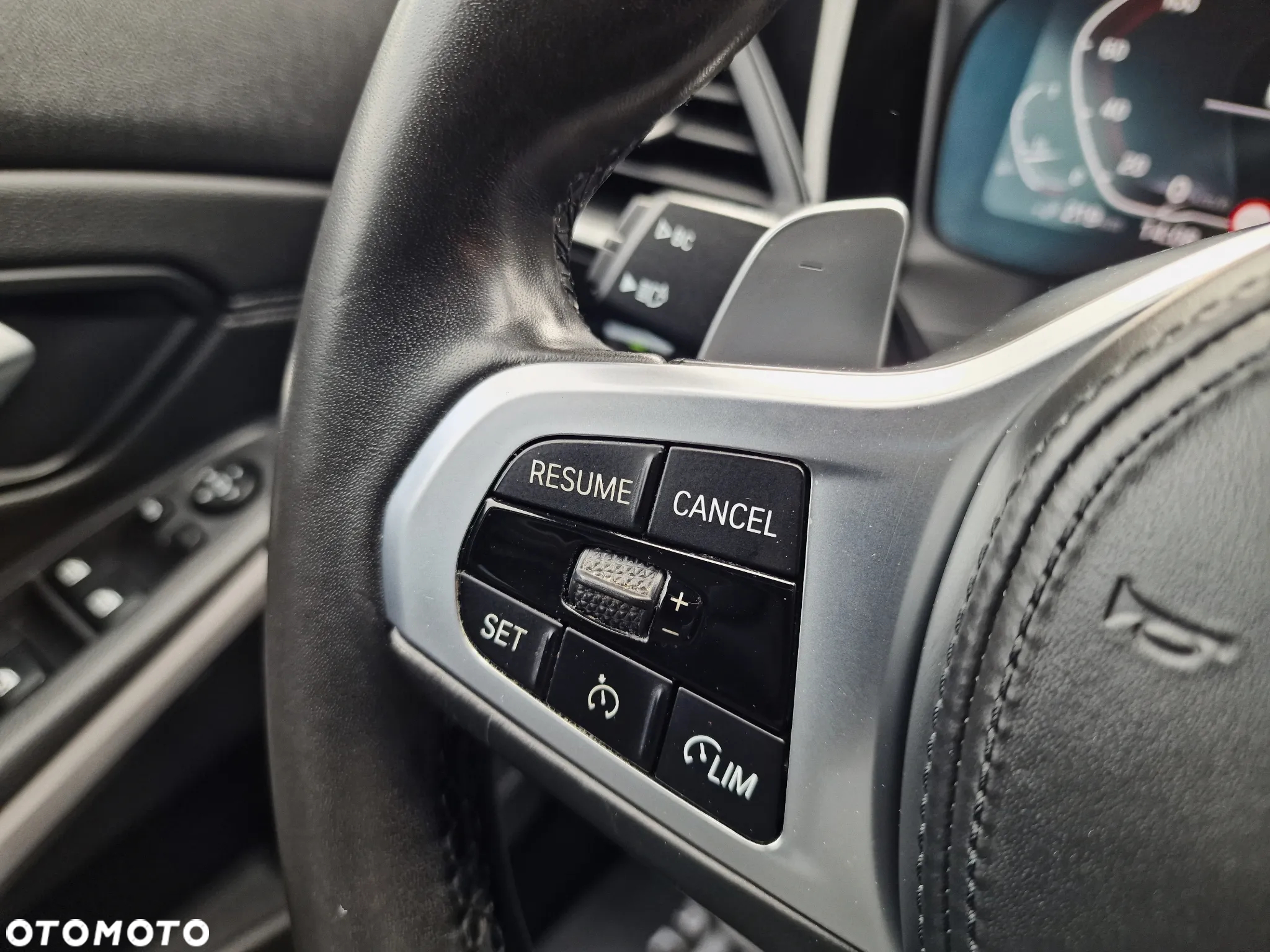 BMW Seria 3 330e PHEV - 34