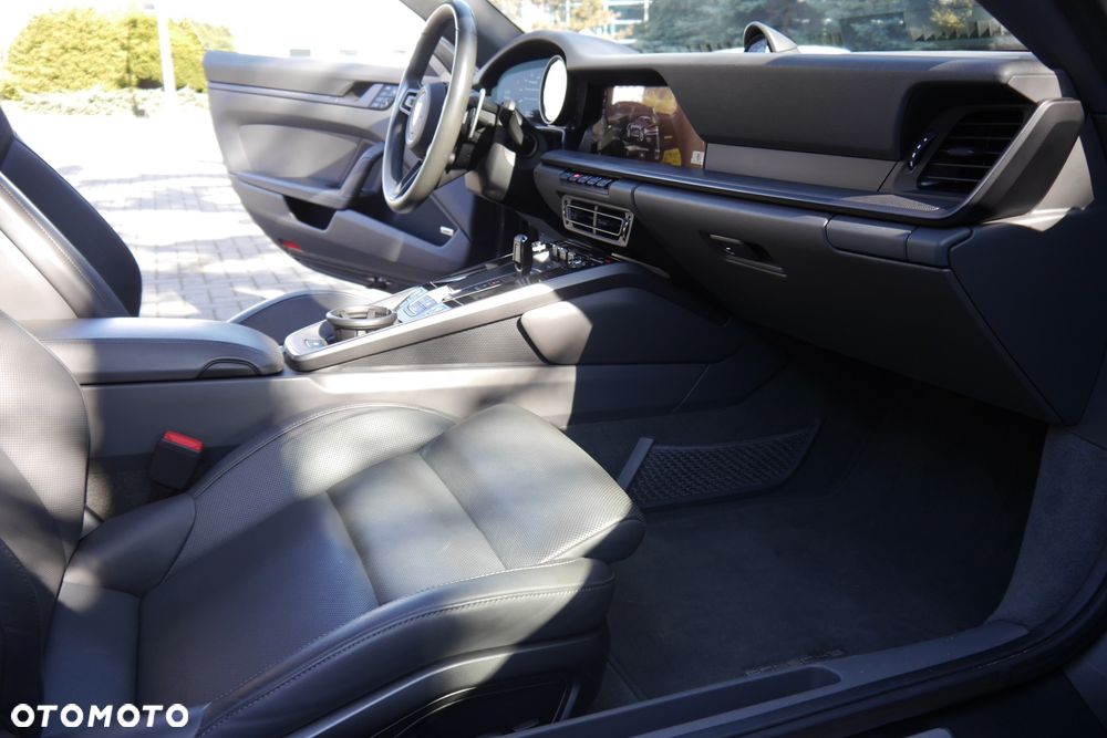 Porsche 911 Carrera 4S - 23