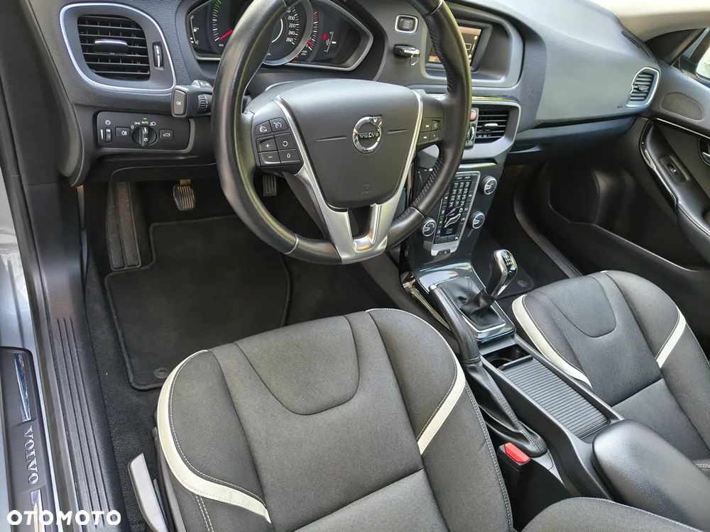 Volvo V40 T2 Linje Svart - 21