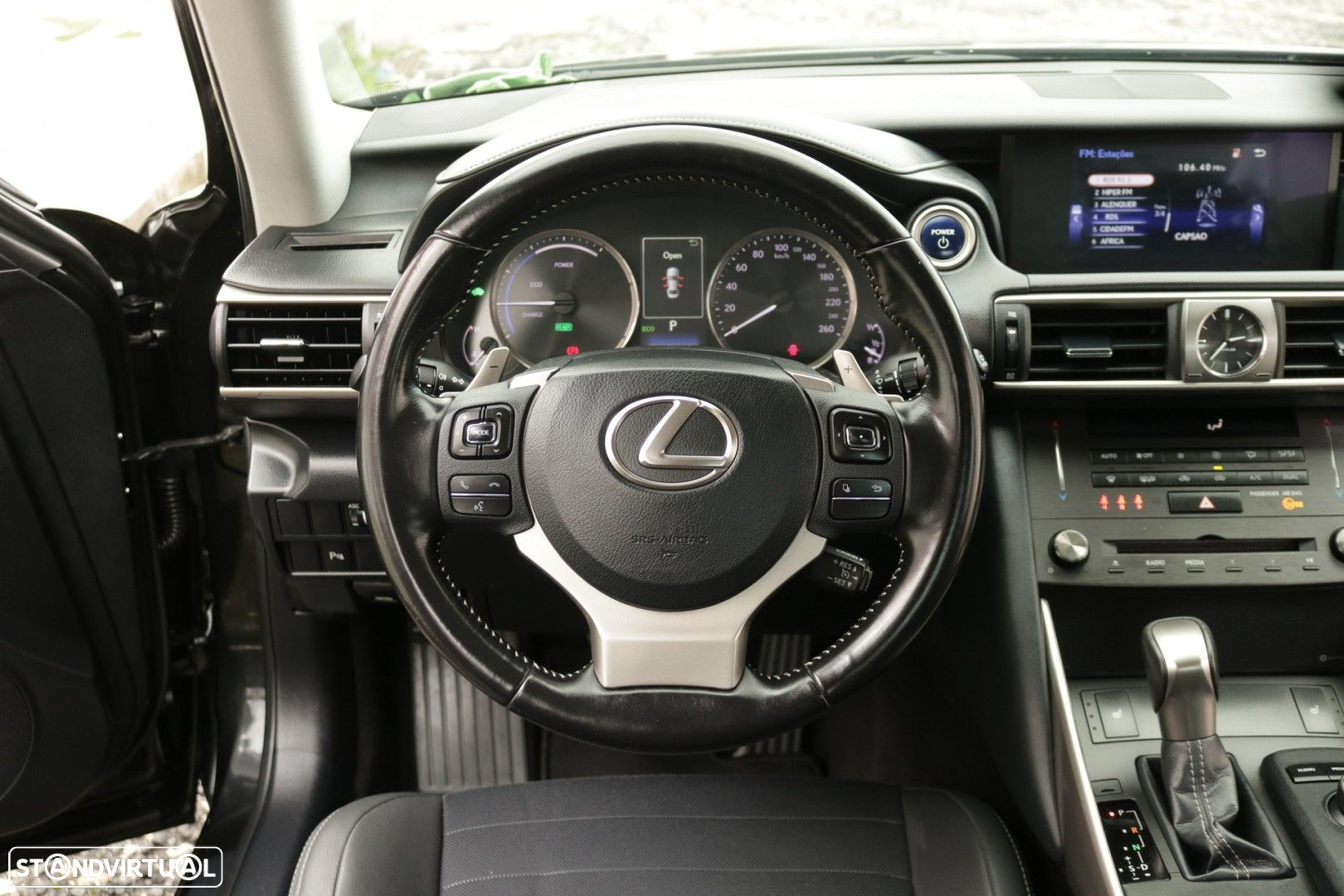 Lexus IS 300H Executive - 30