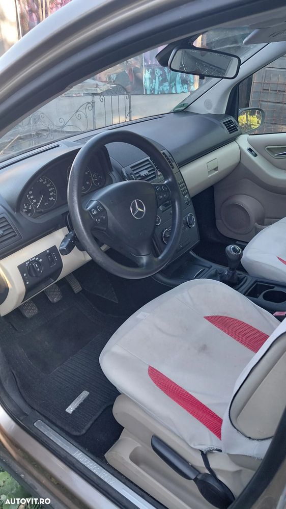 Mercedes-Benz A 180 - 4