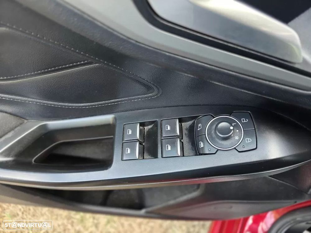 Ford Focus 1.0 EcoBoost MHEV ST-Line - 24