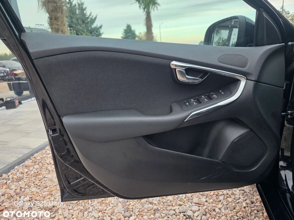 Volvo V40 D2 Momentum - 25