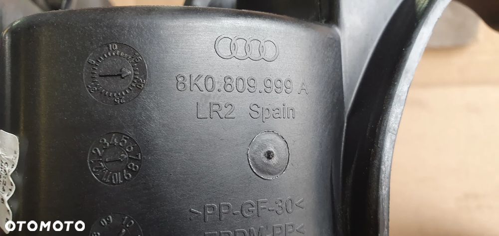 Klapka wlewu paliwa Audi A4 B8 LX5R 8K0809999A - 7