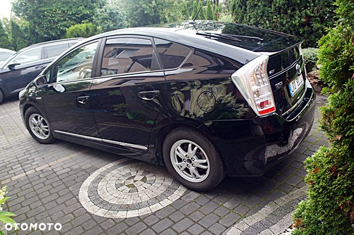Toyota Prius (Hybrid) Life - 11