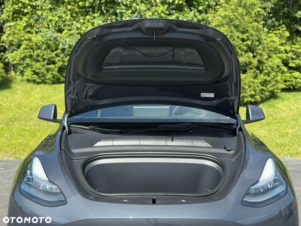 Tesla Model Y Long Range Dual Motor AWD - 11