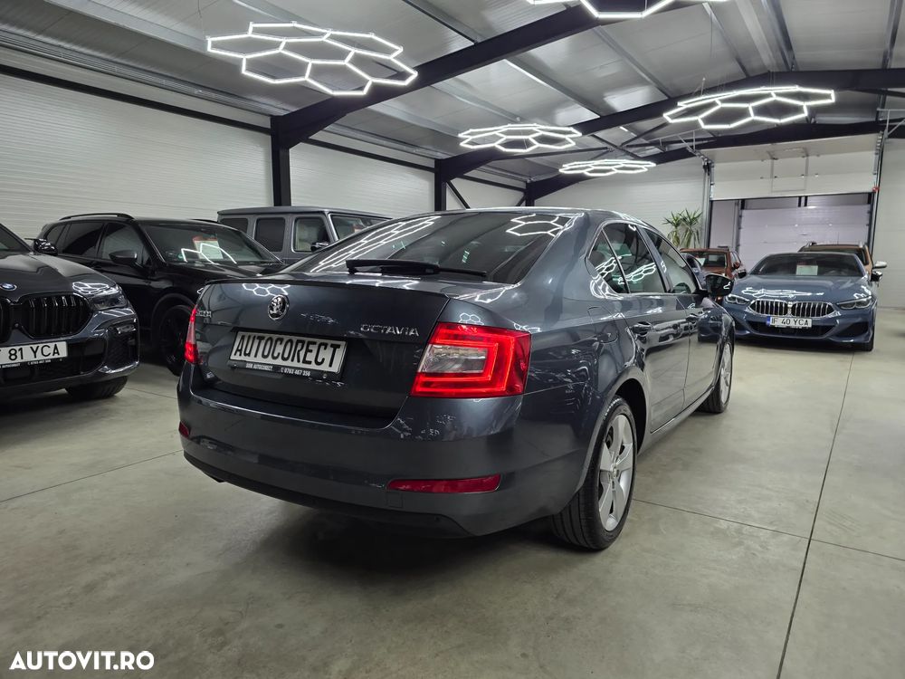 Skoda Octavia 2.0 TDI DSG Ambition - 4