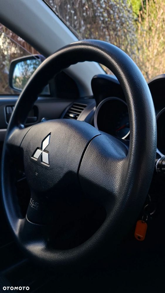 Mitsubishi Lancer 1.5 - 22
