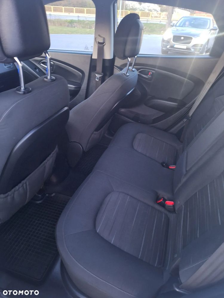 Hyundai ix35 1.6 2WD blue Trend - 11