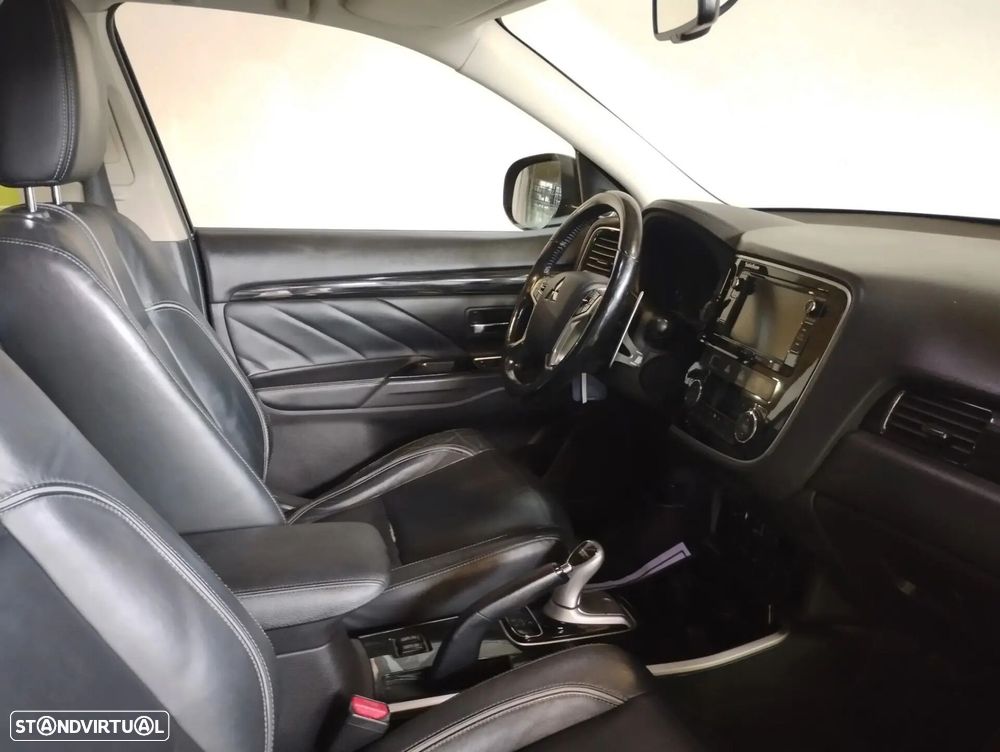 Mitsubishi Outlander - 8