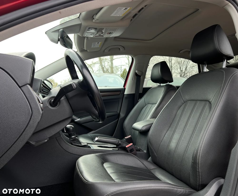 Volkswagen Passat - 11