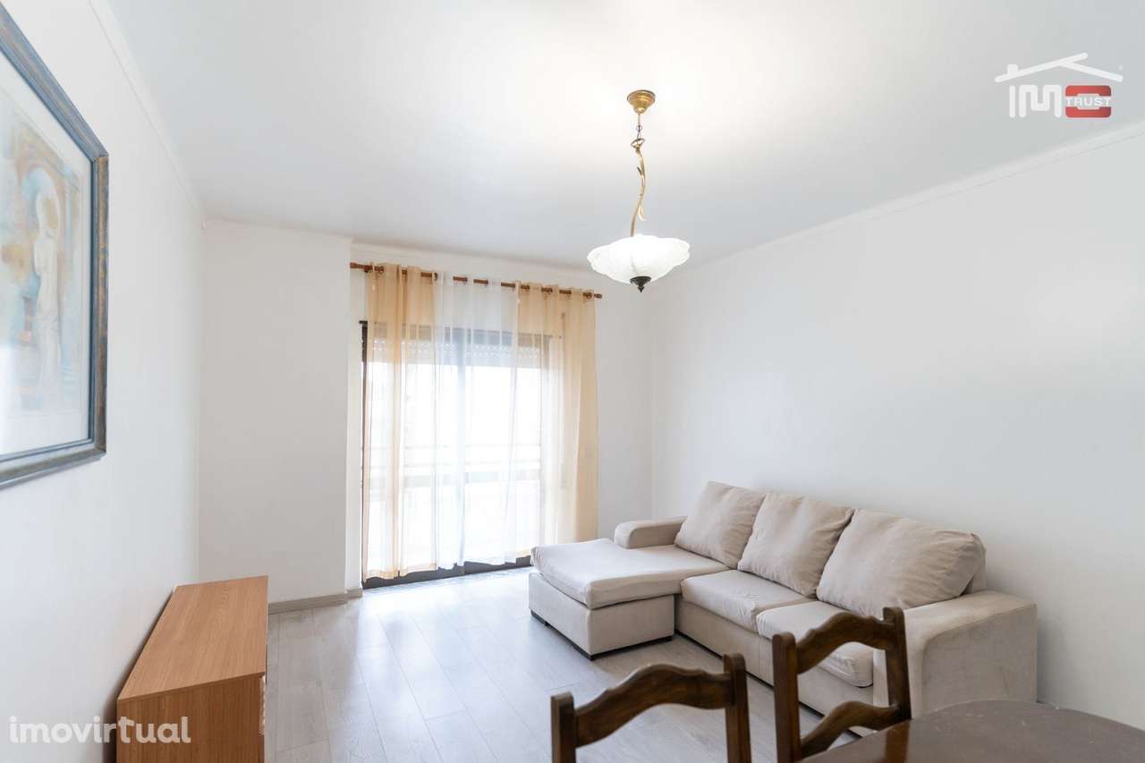 APARTAMENTO T3 MOBILADO COM GARAGEM E ELVADOR ROTUNDA SUL EM FATIMA - Grande imagem: 2/14