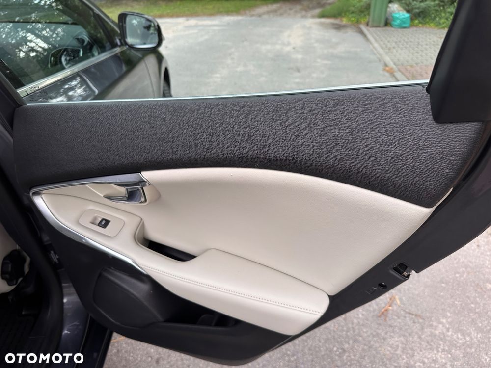 Volvo V40 D2 Summum - 27
