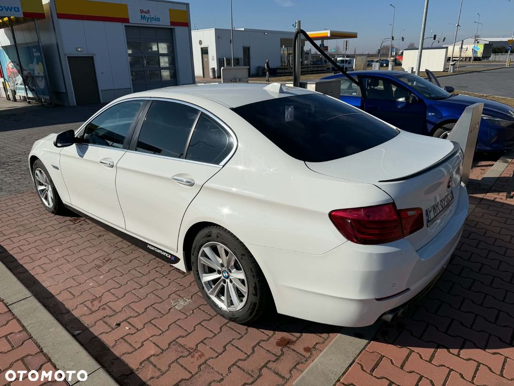 BMW Seria 5 518d - 11