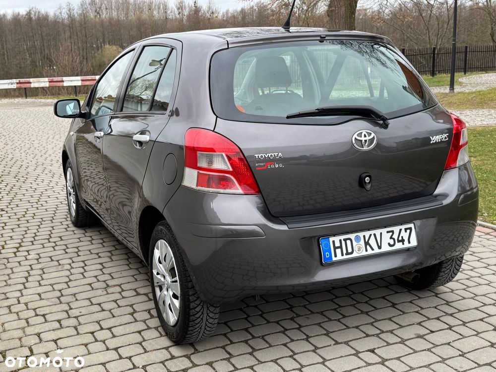 Toyota Yaris - 30