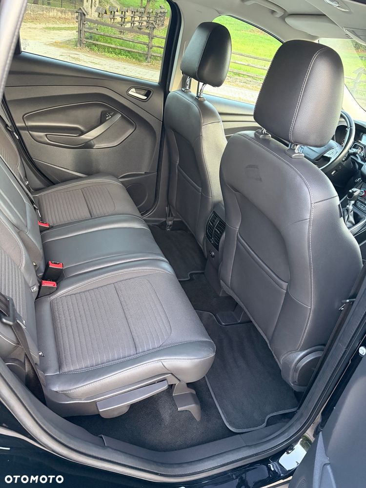 Ford Kuga 2.0 TDCi 2x4 Titanium - 36