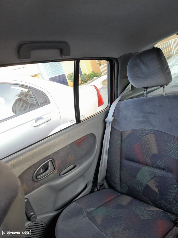 Renault Clio 1.2 16V Campus - 4