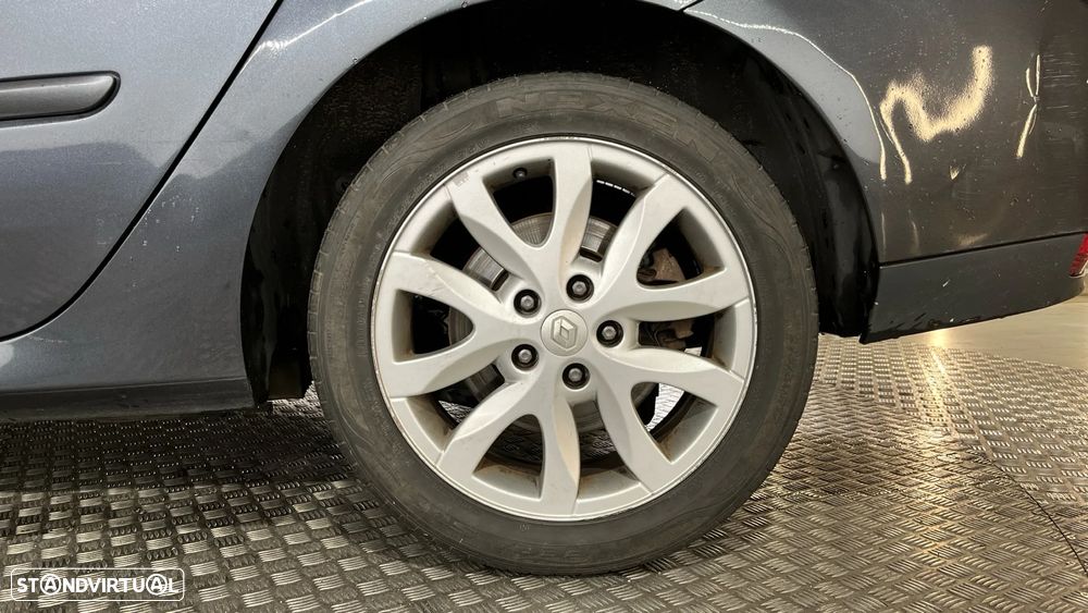 Renault Laguna 2.0 dCi Dynamique S - 8