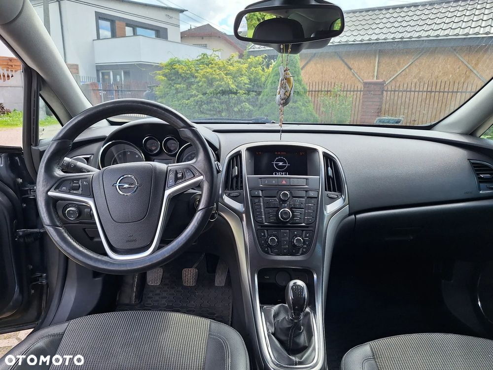 Opel Astra 2011 photo 5