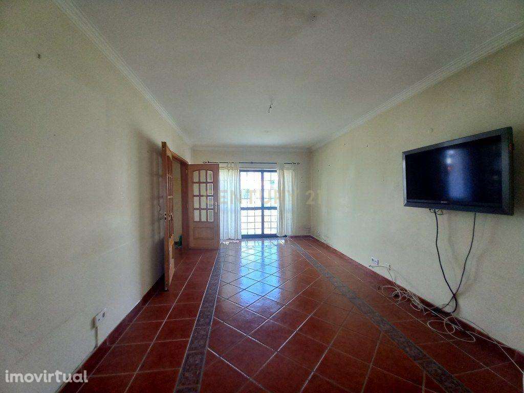 Moradia com Potencial e Vista Mar em Ribamar – Espaço para Criar a Cas - Grande imagem: 3/53