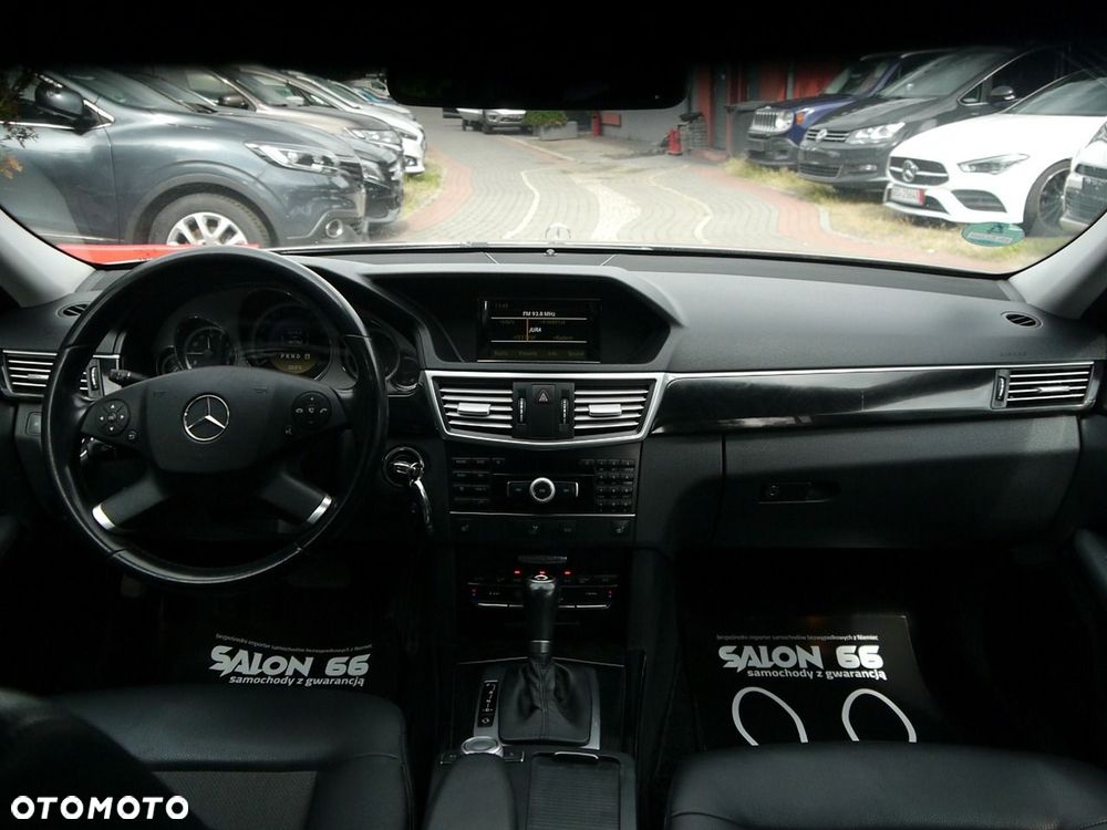 Mercedes-Benz Klasa E 200 CGI BlueEFFICIENCY 7G-TRONIC Avantgarde - 24