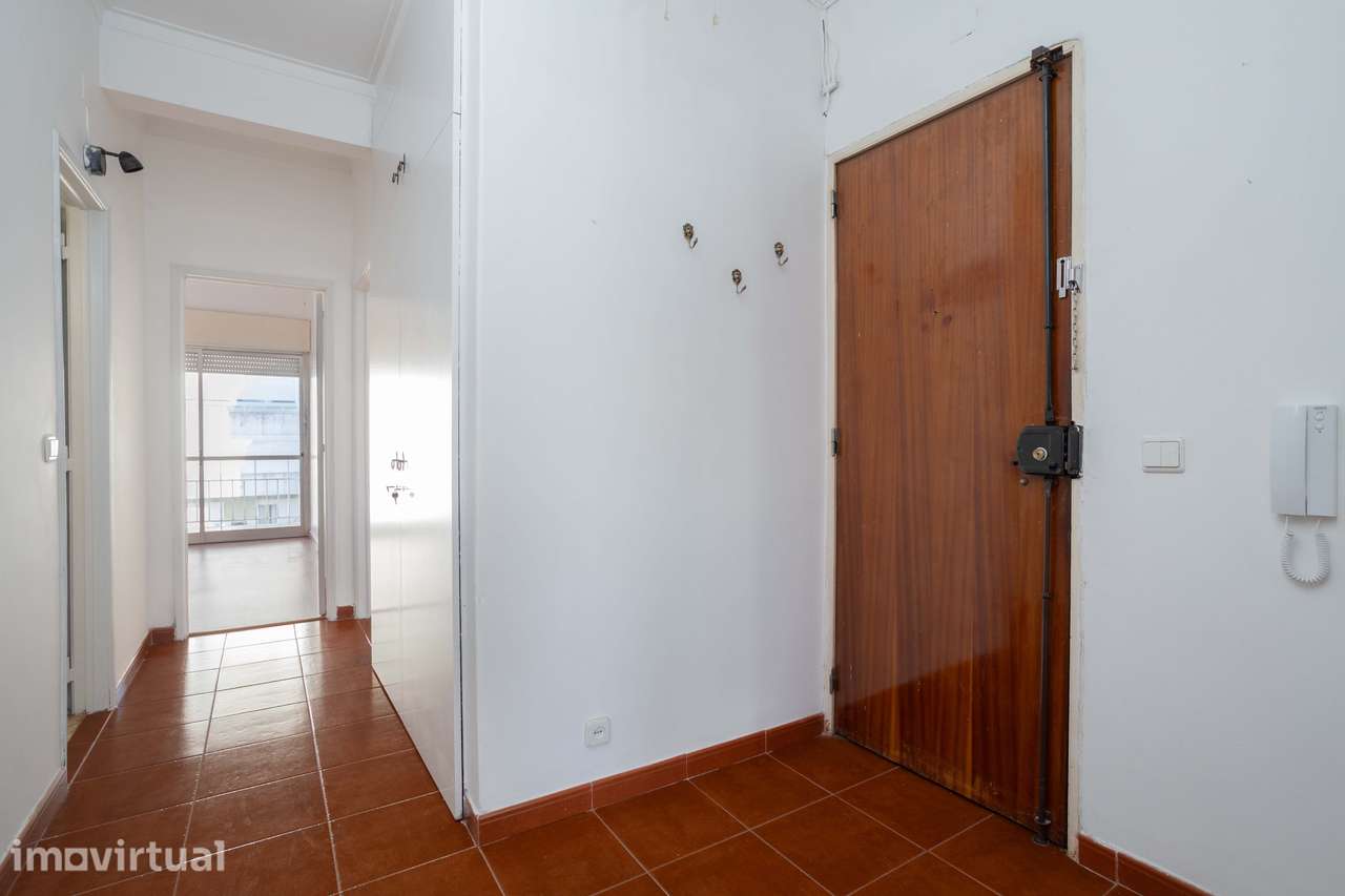 VIVA COM O SOL DE OEIRAS! Apartamento T2, com varadas abertas e vista - Grande imagem: 4/38