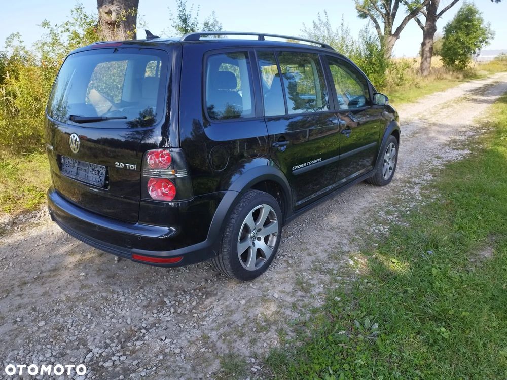 Volkswagen Touran 2.0 TDI DPF Cross DSG - 9