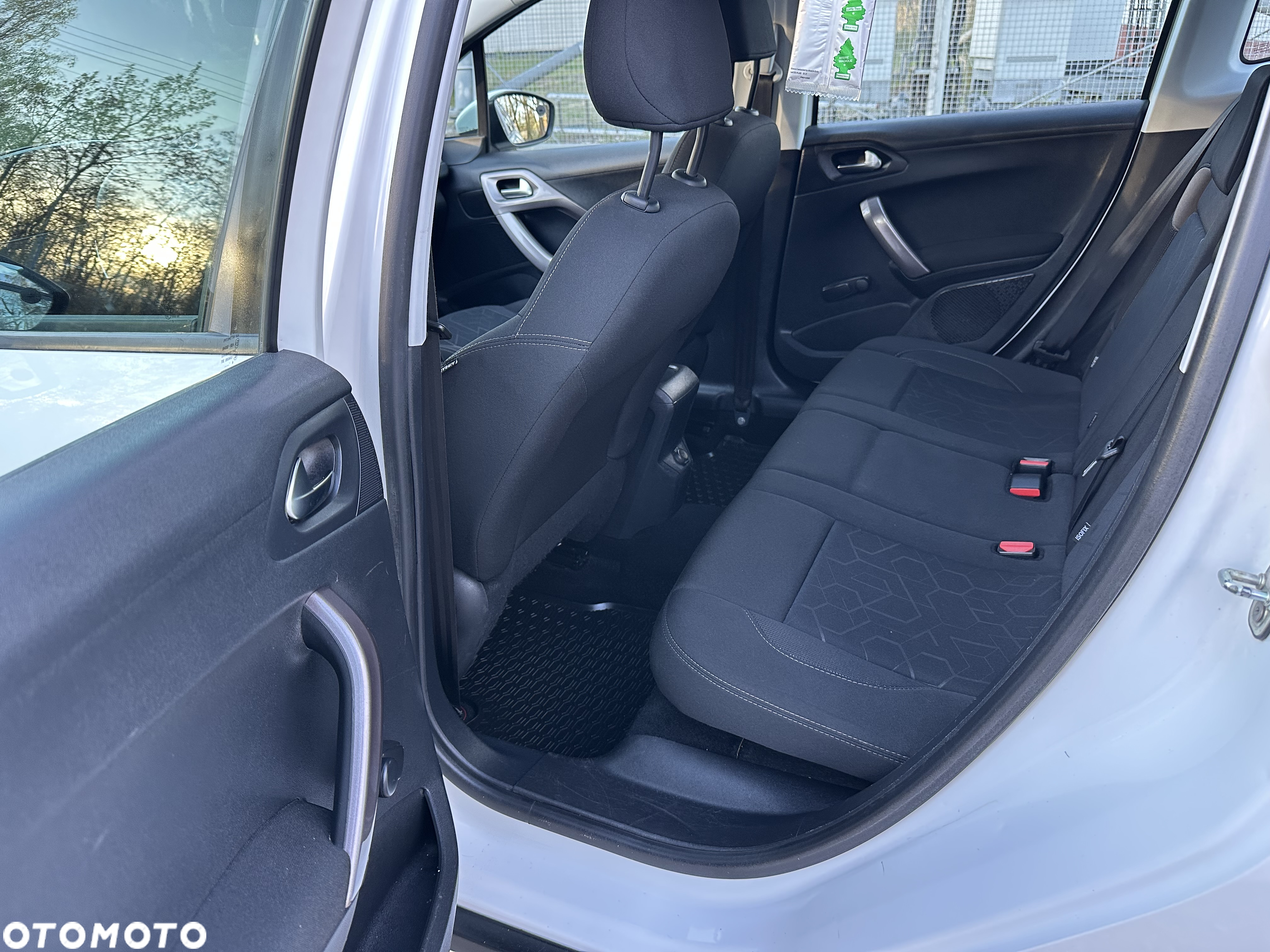 Peugeot 2008 - 14