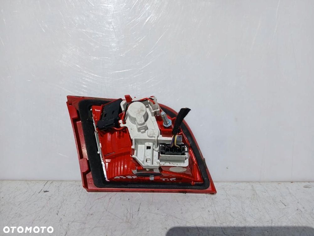 LAMPA TYŁ TYLNA PRAWA W KLAPĘ AUDI A3 8P LIFT 5D SPORTBACK 8P4945094D - 2