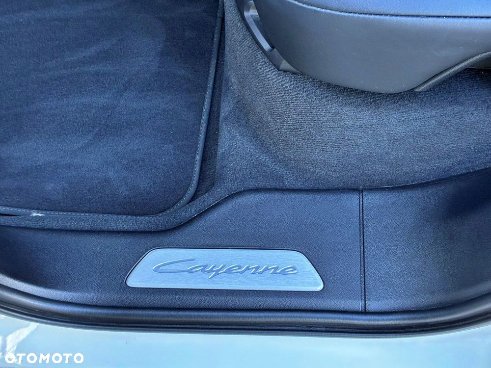 Porsche Cayenne - 40
