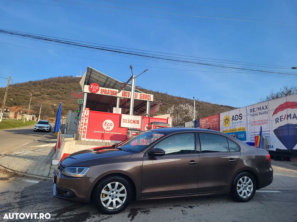 Volkswagen Jetta 1.6 TDI Highline - 3